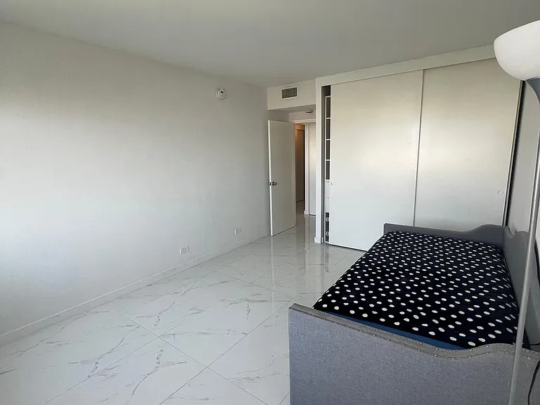 7441 Wayne Ave #7F — Photo 5