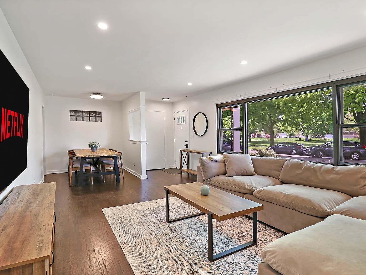 4 bed, 2000 sqft, $3,550 — Photo 4