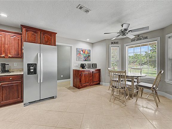 2nd image of 21097 Shady Grove Rd
