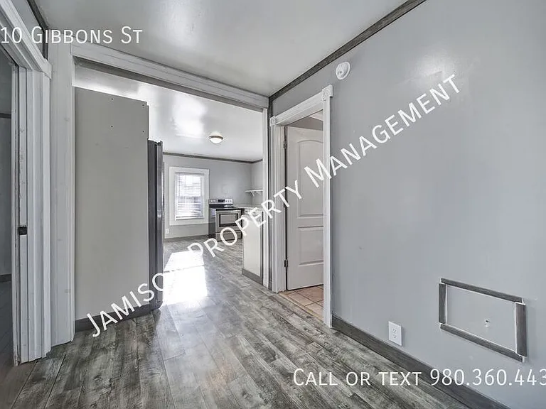 910 Gibbons St — Photo 5