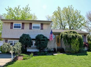 54 Woodshore W, Keyport, NJ 07735