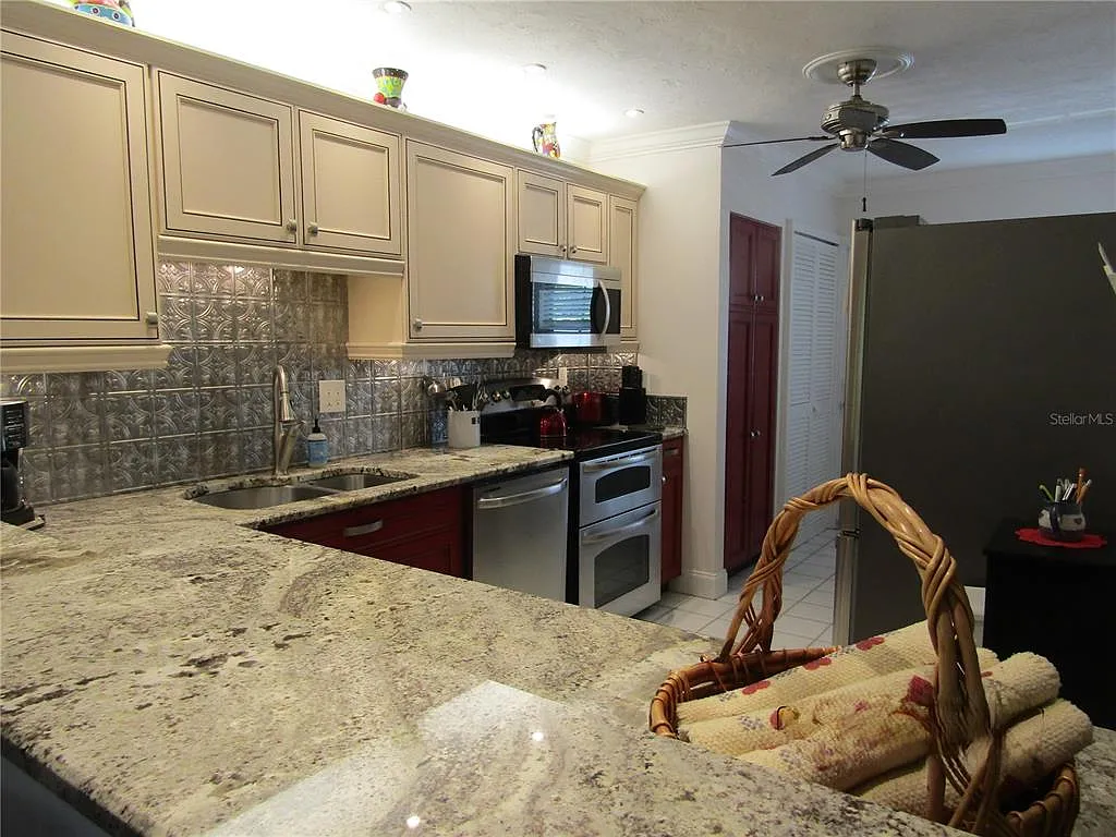 2 bed, 2.0 bath, 1118 sqft, $4,300 — Photo 4
