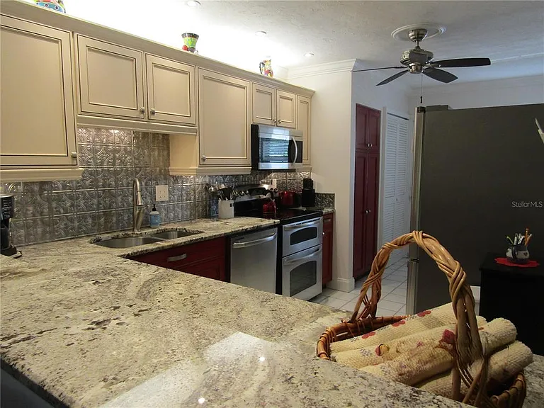 7351 W Country Club Dr N #202 — Photo 4