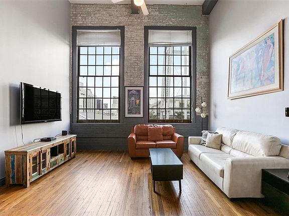 3rd image of 920 Poeyfarre St APT 424