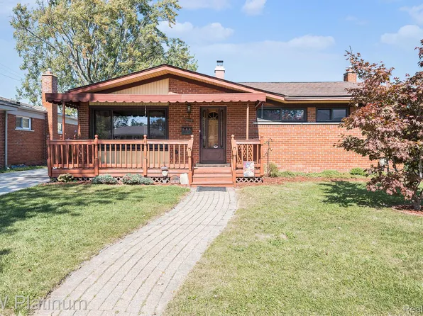 21719 Parkway St, Saint Clair Shores, MI 48082