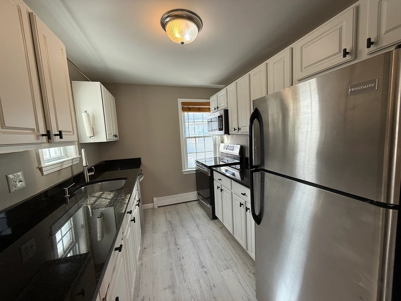 3 bed, 1207 sqft, $3,300 — Photo 2