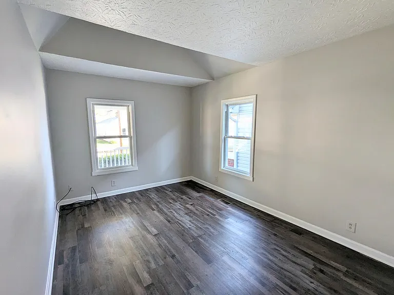 524 Brentwood Ave — Photo 10