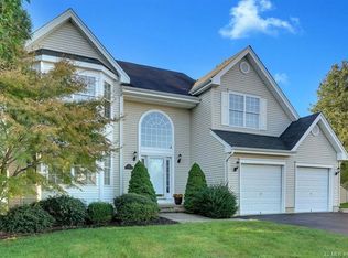 4 Tulip Ct, Barnegat, NJ 08005