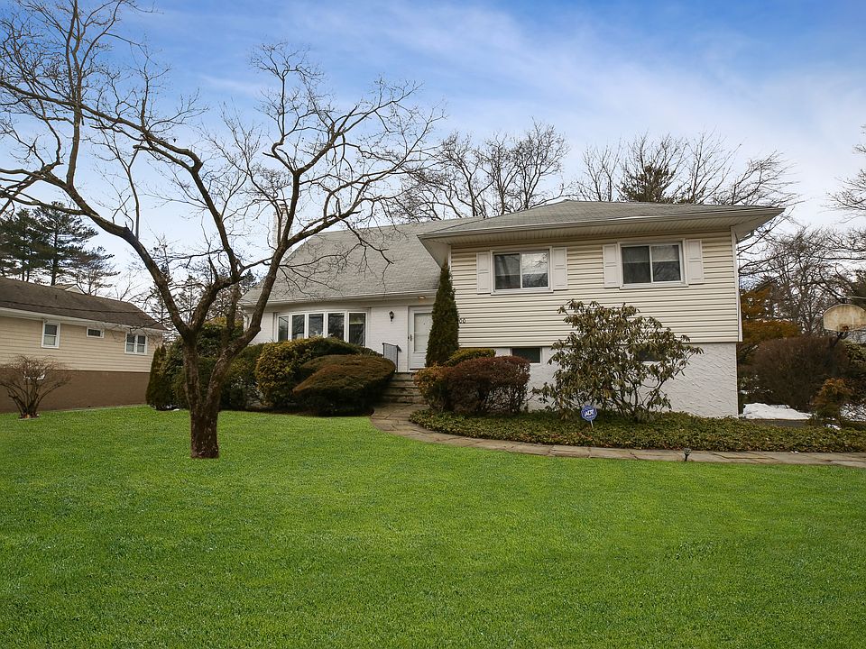 300 Stratton Rd, New Rochelle, NY 10804 Zillow
