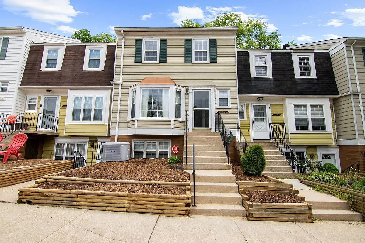 3 bed, 2.5 bath, 1330 sqft, $2,750 — Photo 1
