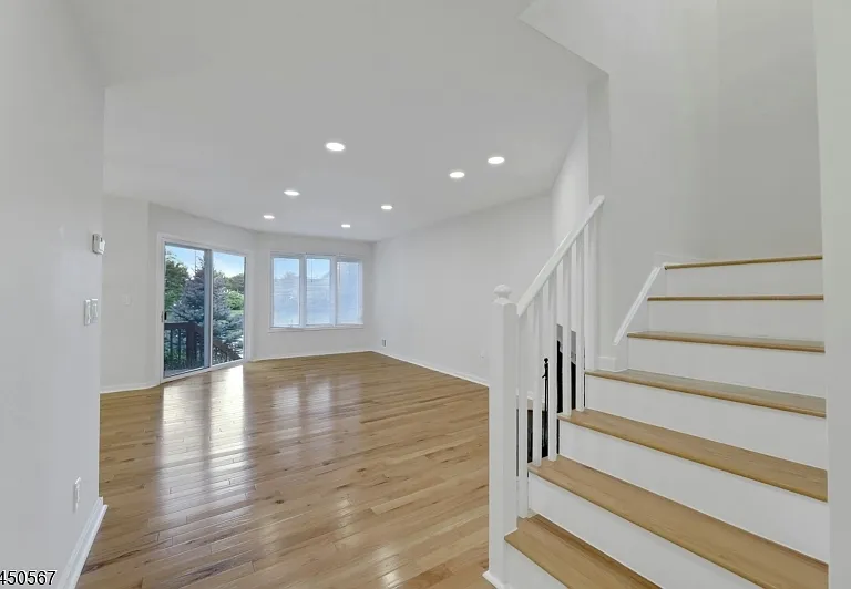 35 Reagan Way — Photo 16