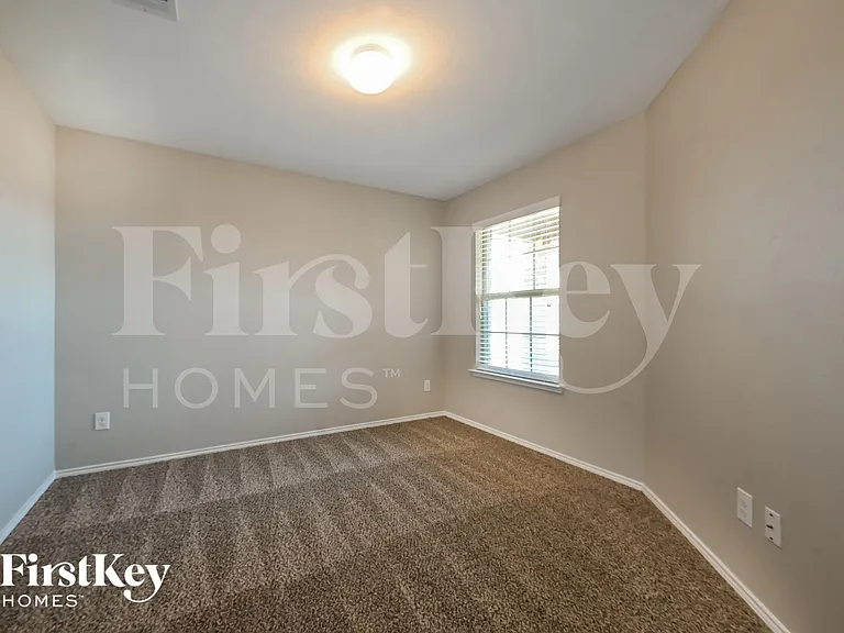 2803 Englenook Dr — Photo 11