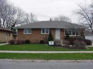 8117 Woodlawn St, Munster, IN 46321
