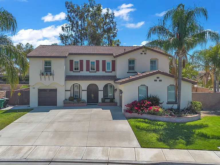 13402 Jasper Loop — Photo 1