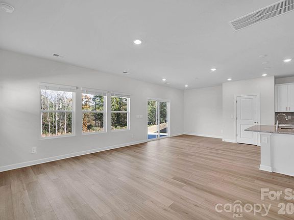 5th image of 205 Alden Ct