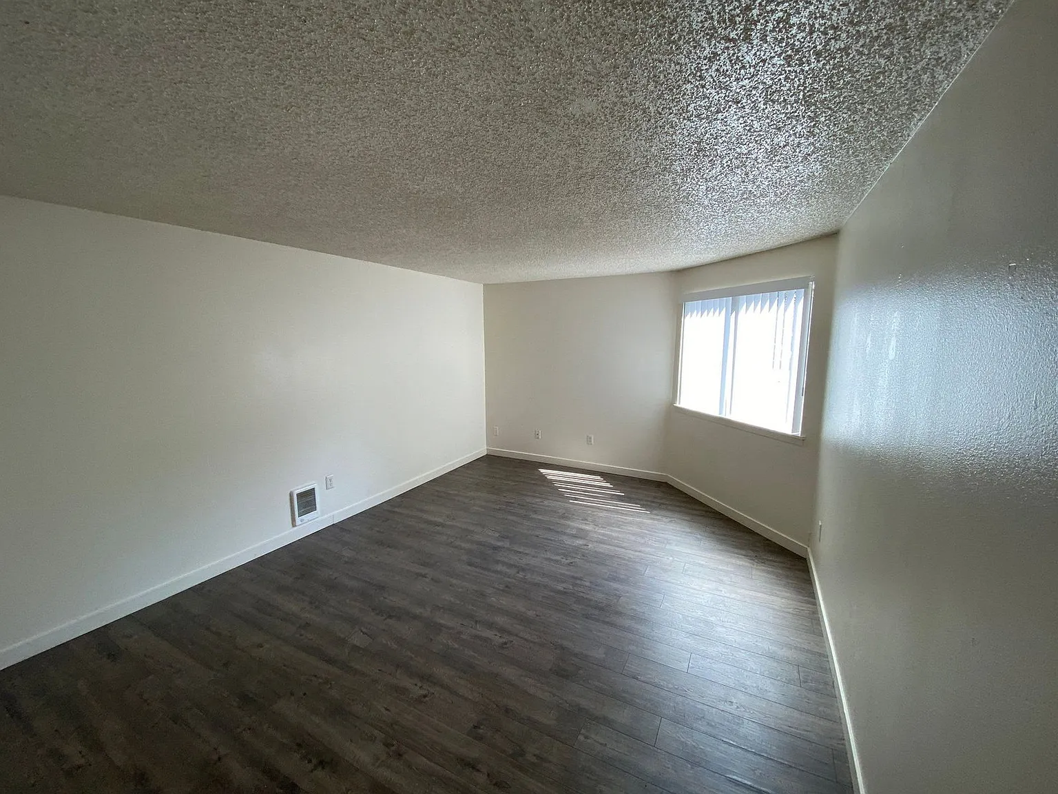 2 bed, 1.0 bath, 825 sqft, $1,145 — Photo 3
