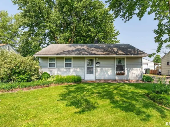 2215 N Nevada Ave, Davenport, IA 52804