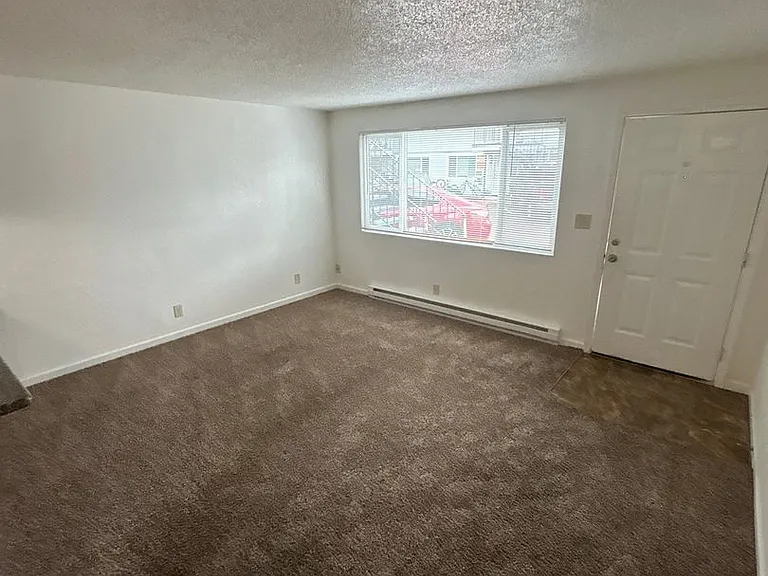 1015 5th Ave SW #14 — Photo 3