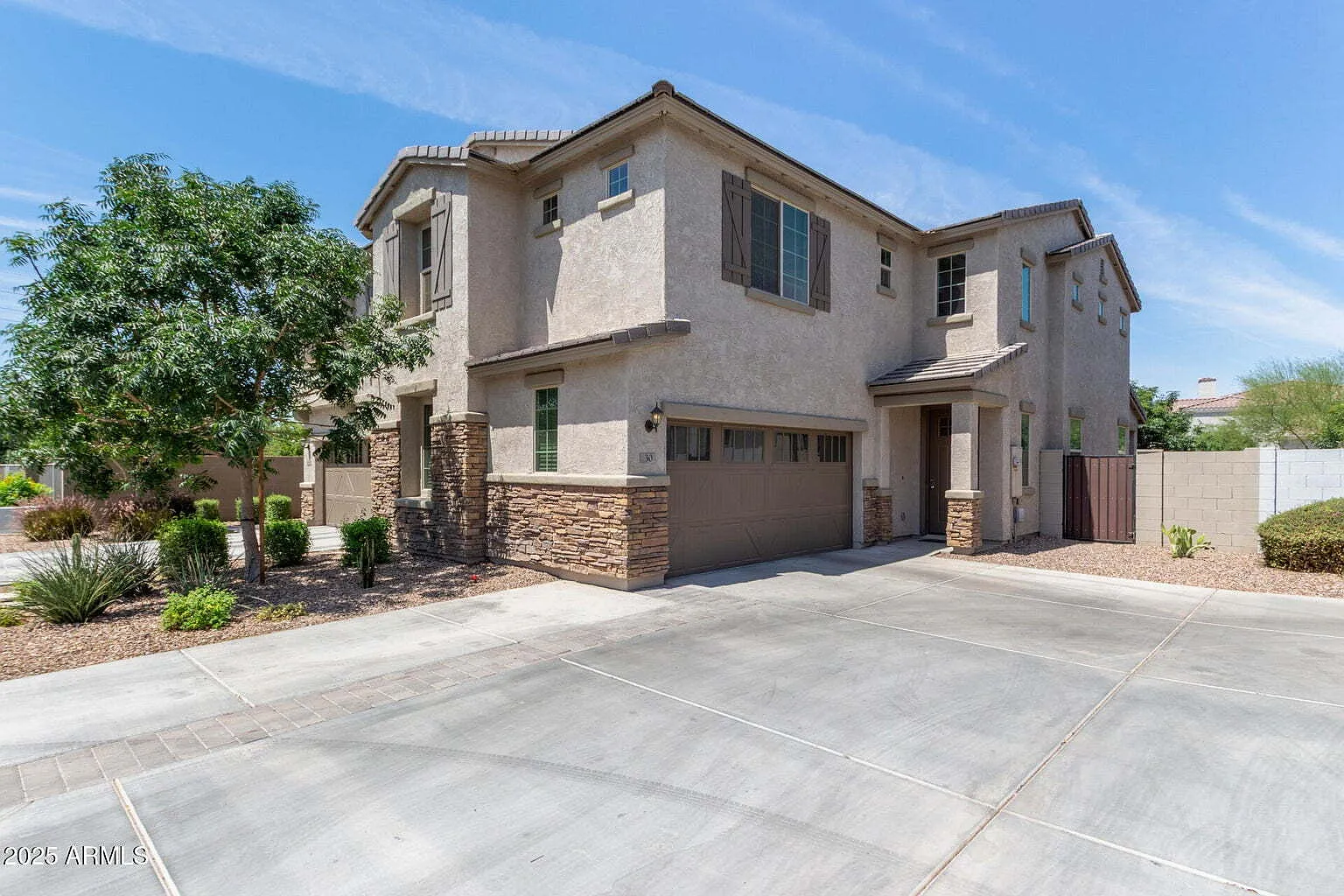 3 bed, 2.5 bath, 2095 sqft, $2,700 — Photo 1