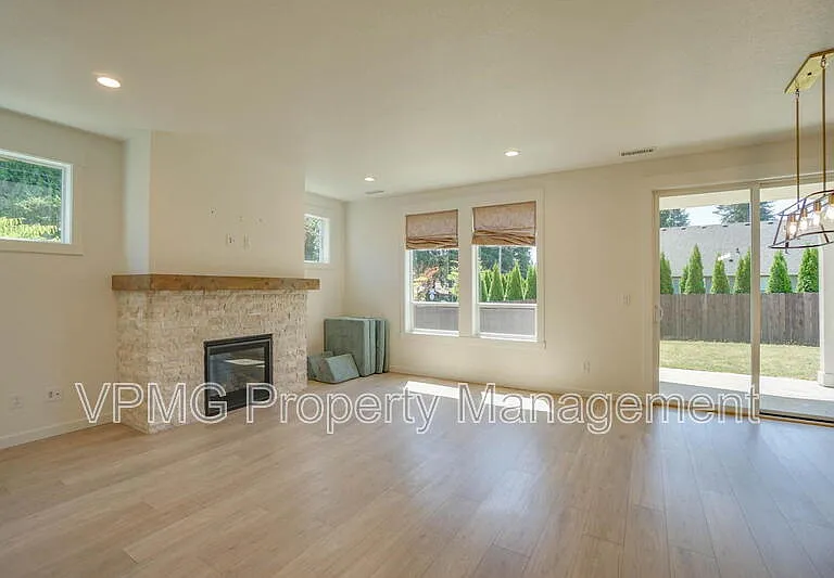 935 SE 36th St — Photo 10