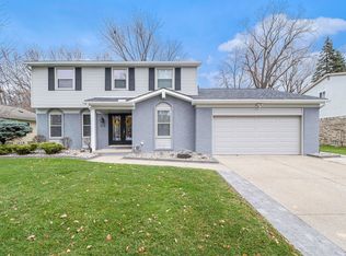 6882 Emerald Shores Dr, Troy, MI 48085