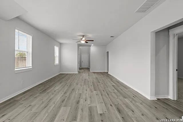 4 bed, 3.5 bath, 2428 sqft, $2,650 — Photo 4