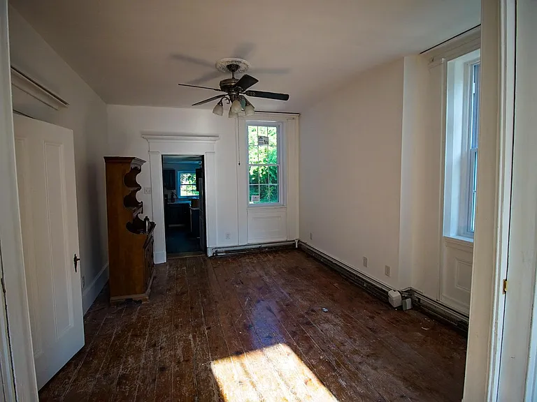 32 Market St — Photo 6