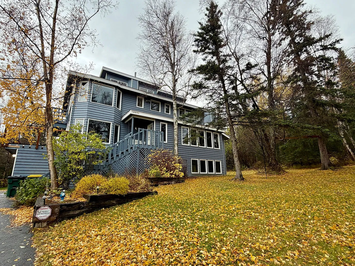 Multi-generational living space with VIEWS in Southpark! — Photo 1