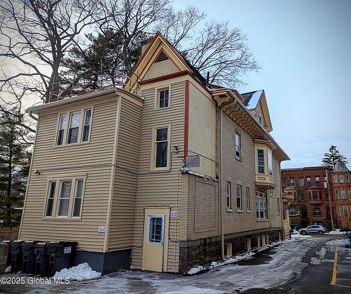 3rd image of 22 S Lake Avenue