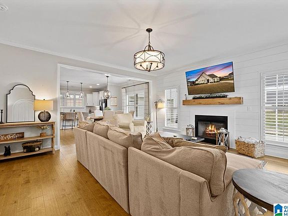 5th image of 207 Oak Hill Ln