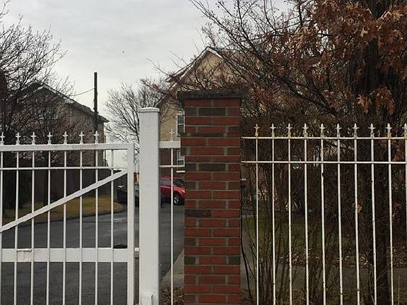 4th image of 14 Patricia Ln