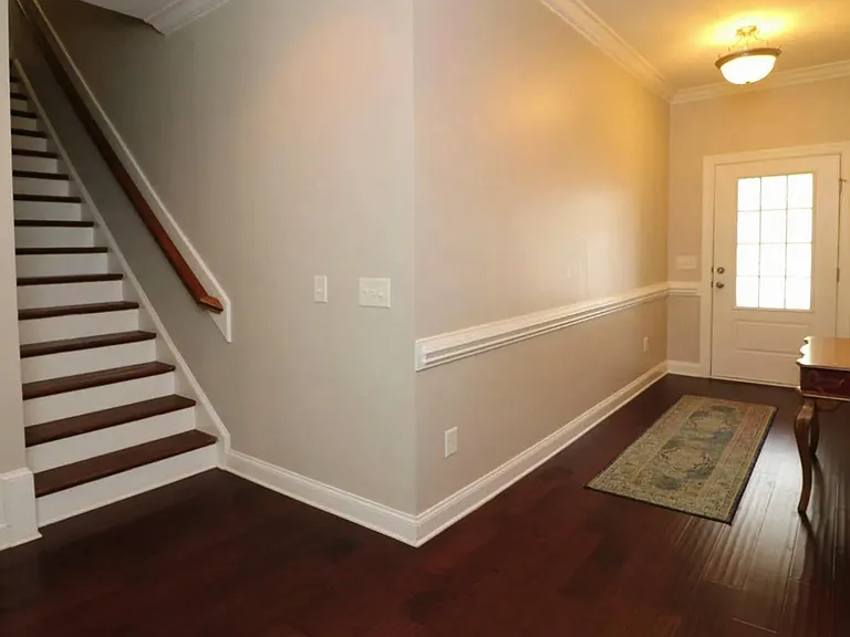 1009 Monmouth Loop — Photo 3