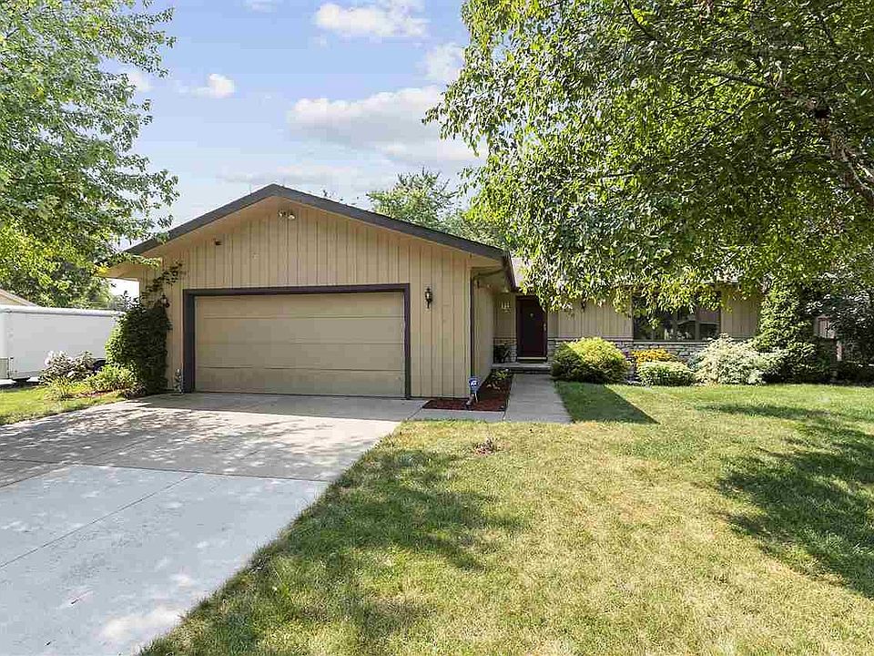 Welcome to 1476 Lakeview Lane