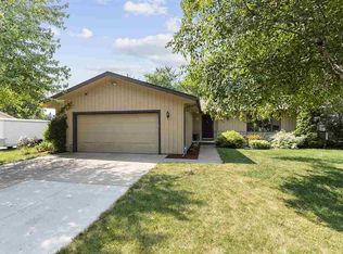 1476 Lakeview Ln, Menasha, WI 54952