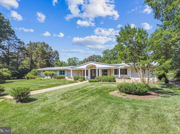 7910 W Boulevard Dr, Alexandria, VA 22308