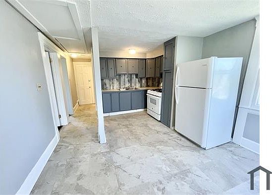 5th image of 229 Gates Ave #Up