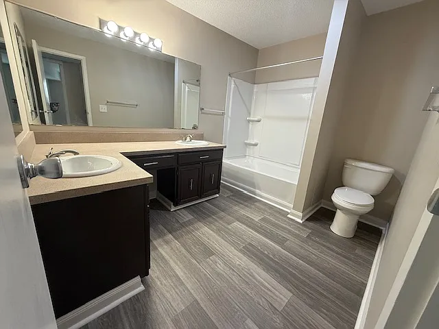 Continent French Quarter Apt — Photo 75