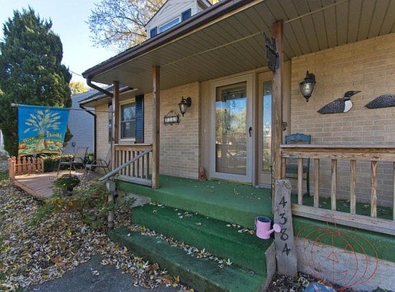 3rd image of 4384 Blackfoot Dr SW