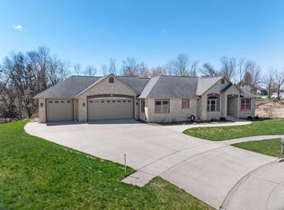 711 Northwood Ct, Manitowoc, WI 54220