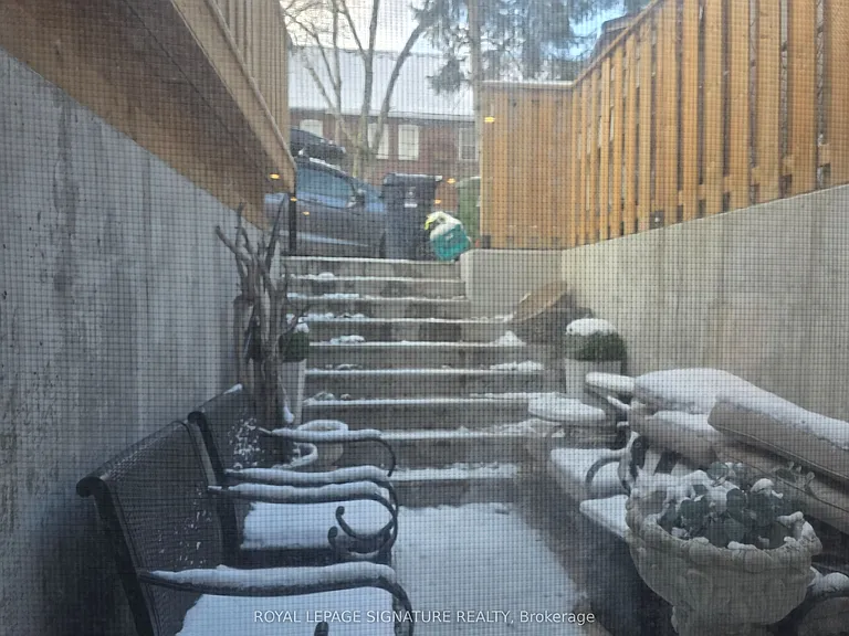 18 Coxwell Ave #LOWER — Photo 16