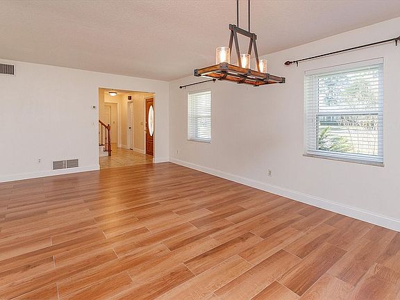 5th image of 105 Countryside Dr
