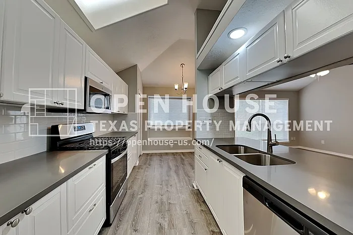 17326 Masonridge Dr — Photo 6