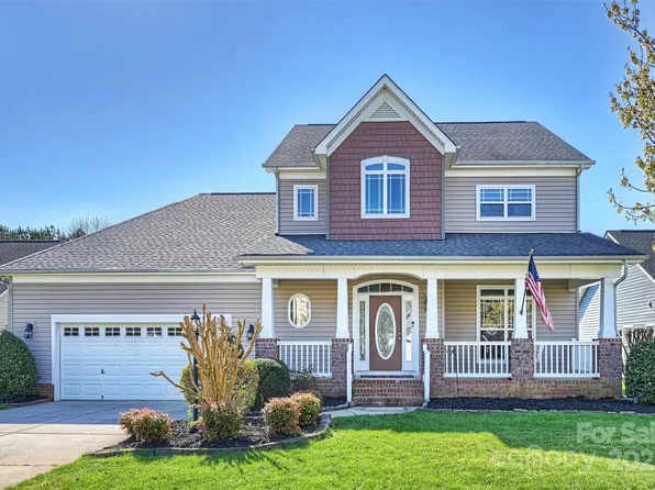 8816 Castle Cliff Dr, Matthews, NC 28105