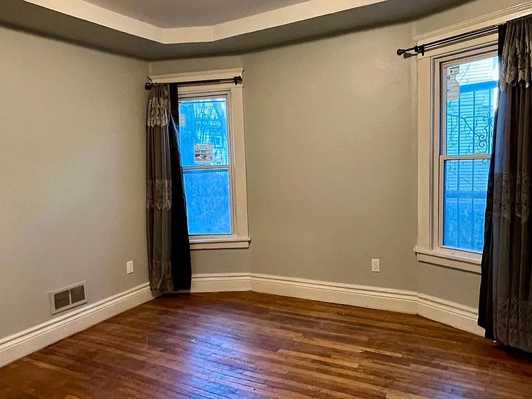 239 Oxford Ave #LR — Photo 7
