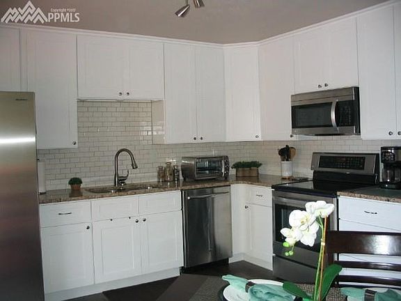 Eat-in Kitchen enjoys views of the Back Yard