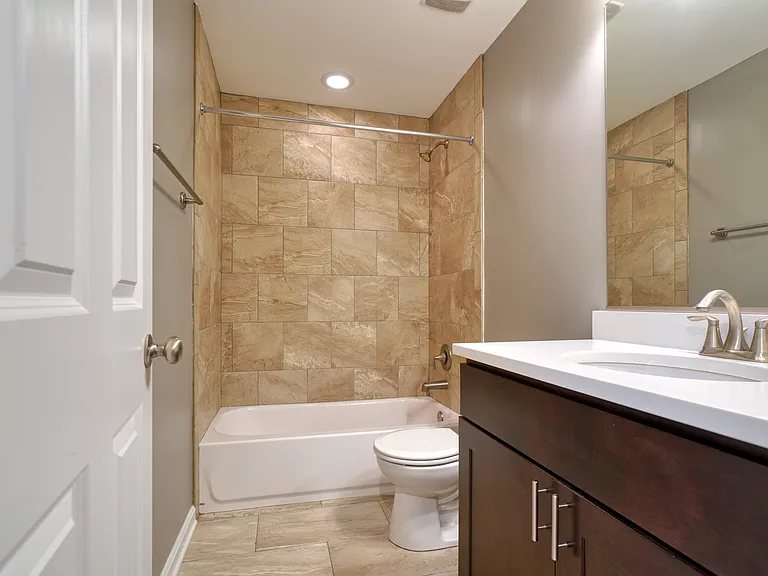 64 E Heath St — Photo 9