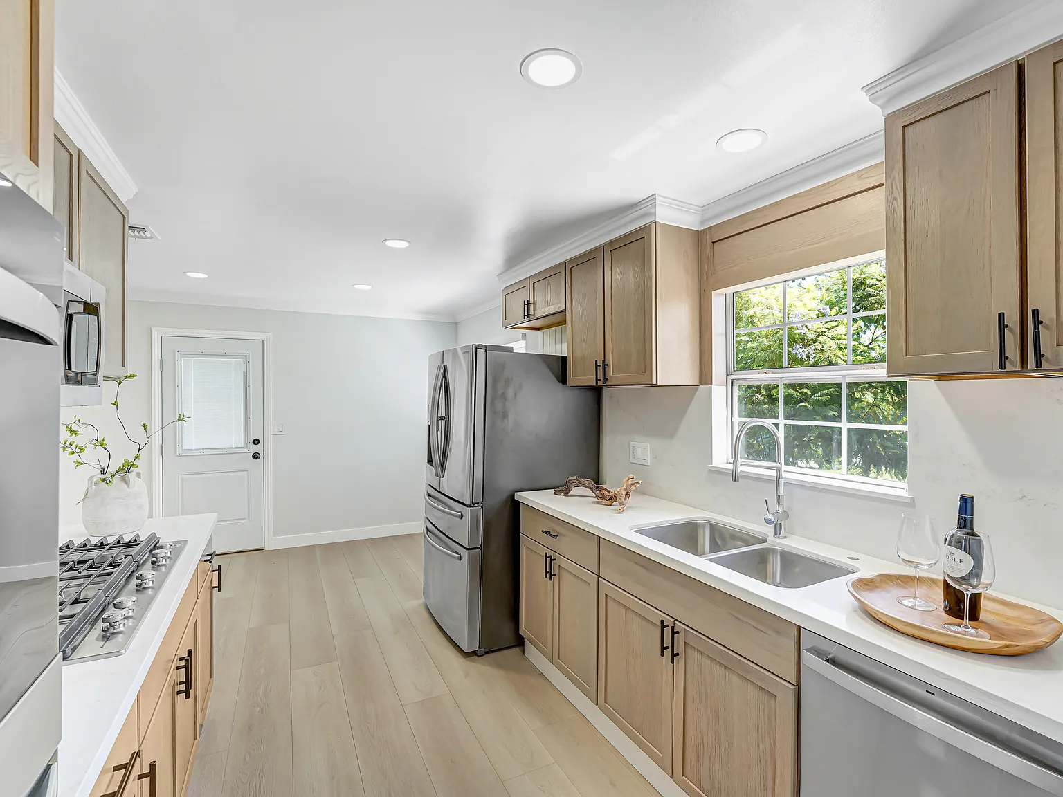 3 bed, 1550 sqft, $6,000 — Photo 3
