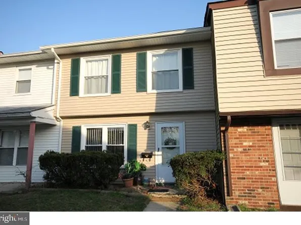 8 Magnolia Ct, Sicklerville, NJ 08081