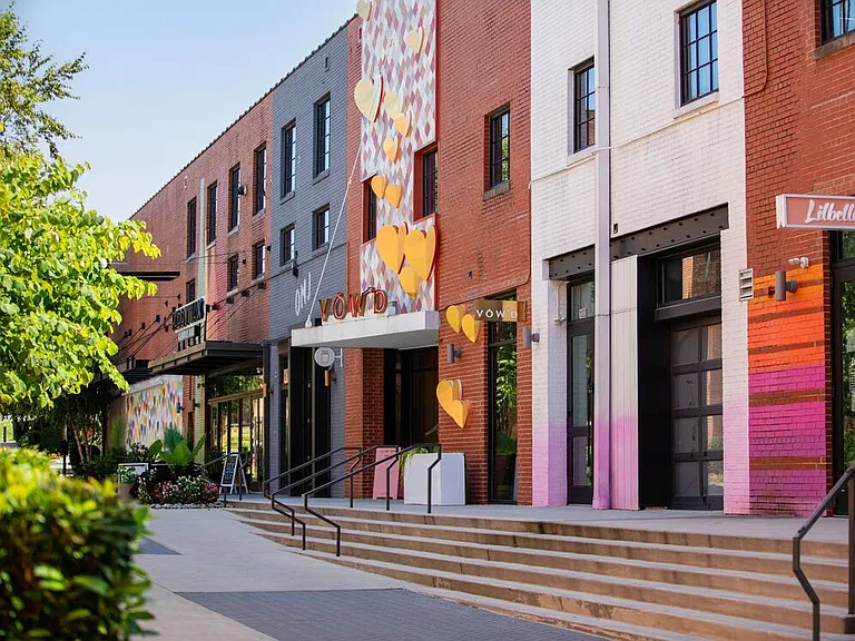 Minutes from retail and entertainment options