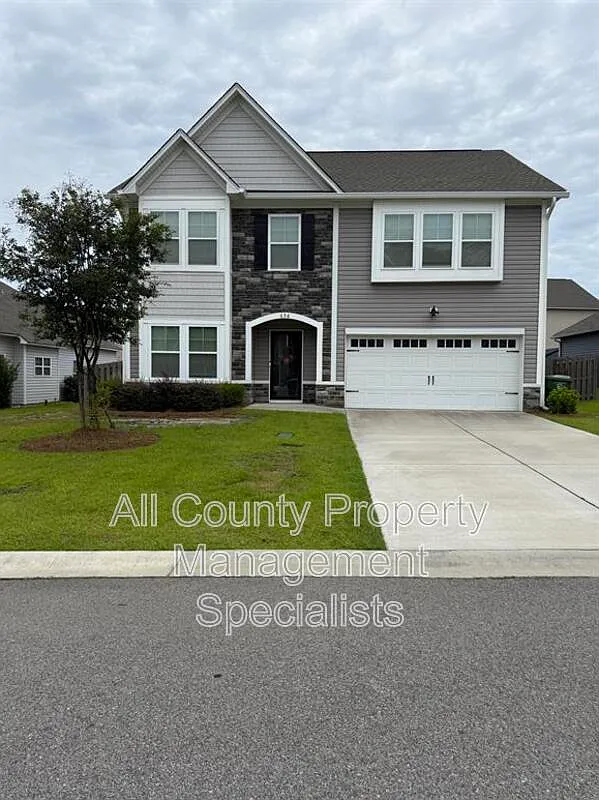 4 bed, 2.5 bath, 2343 sqft, $2,600 — Photo 1